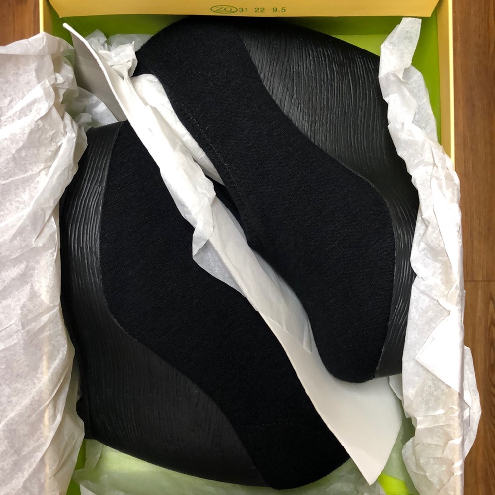 Maxstudio wedge heels sz 7.5